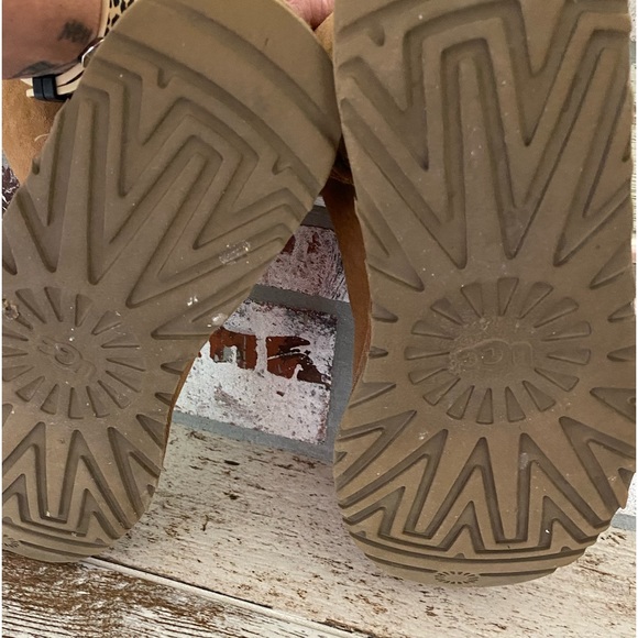 CLASSIC UGGS! Wear them rolled up or down!! Well loved w/ LOTS of life left 😎😎 - Picture 11 of 12